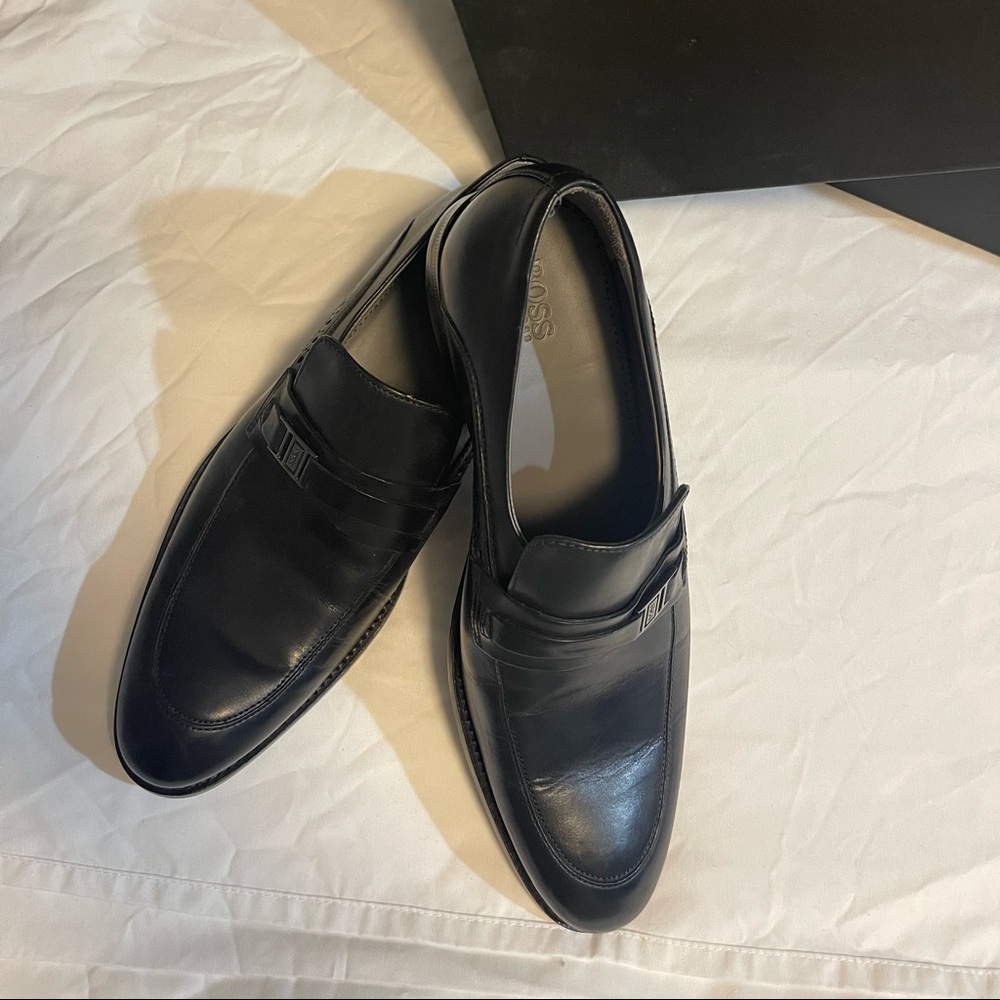 Mens size 7 Hugo boss dress shoes.